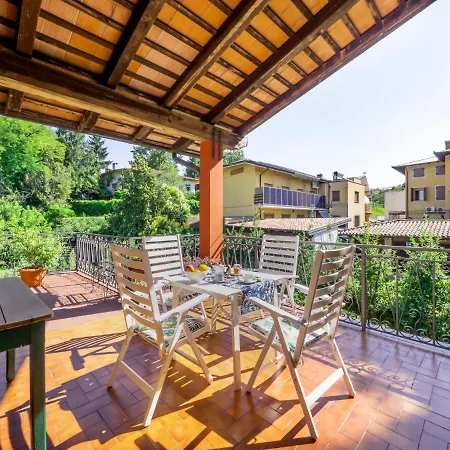 Casa Con Le Rose By Interhome *