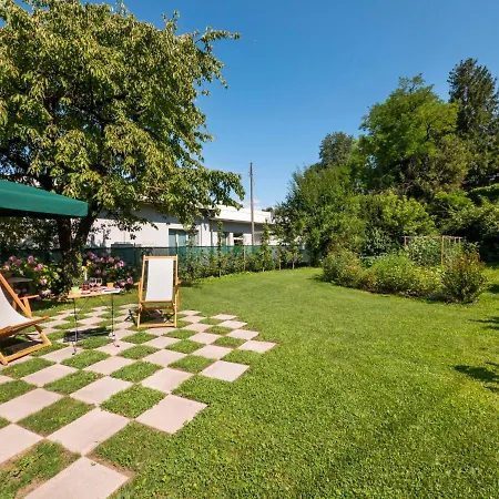 Casa Con Le Rose By Interhome