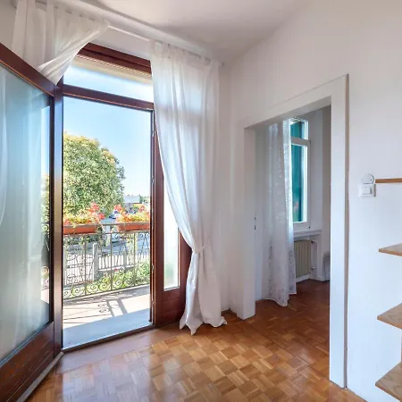 Casa Con Le Rose By Interhome *