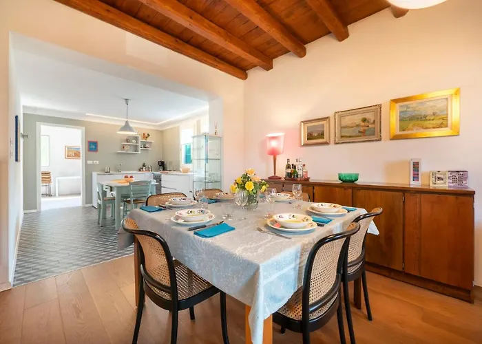 Casa Con Le Rose By Interhome *